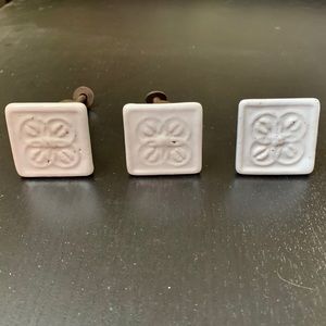 4 Cream Ceramic knobs